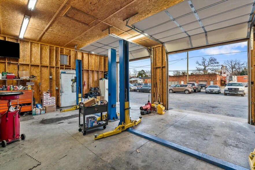 More Photos Of 620 National Hwy, Thomasville Auto Repair For Sale