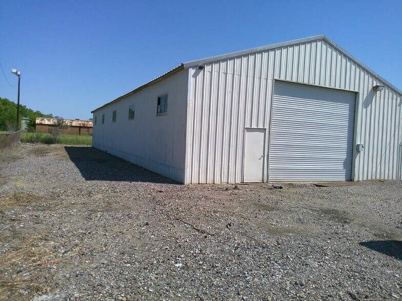 More Photos Of 1319 N Gordon St, Alvin Warehouse For Sale