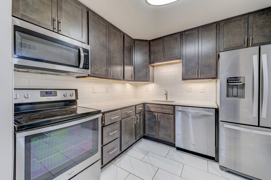 More Photos Of 8166 Whitburn Dr, Clayton Apartments For Sale
