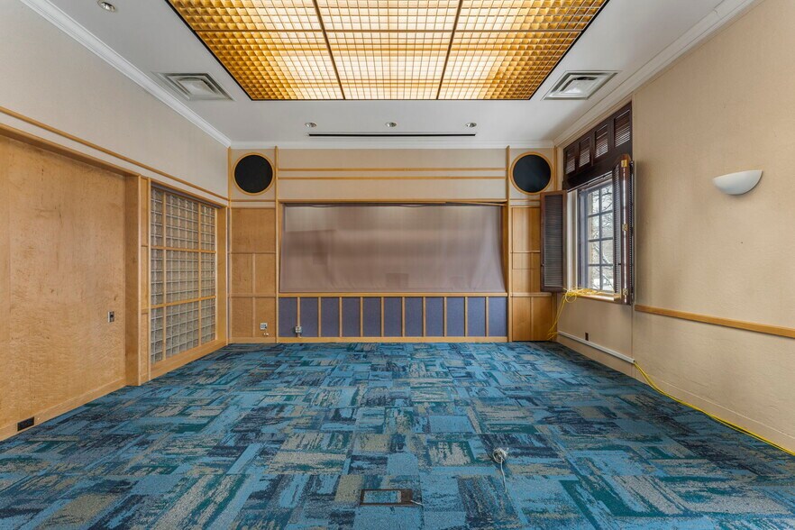 More Photos Of 1 W Market St, Corning Office For Lease