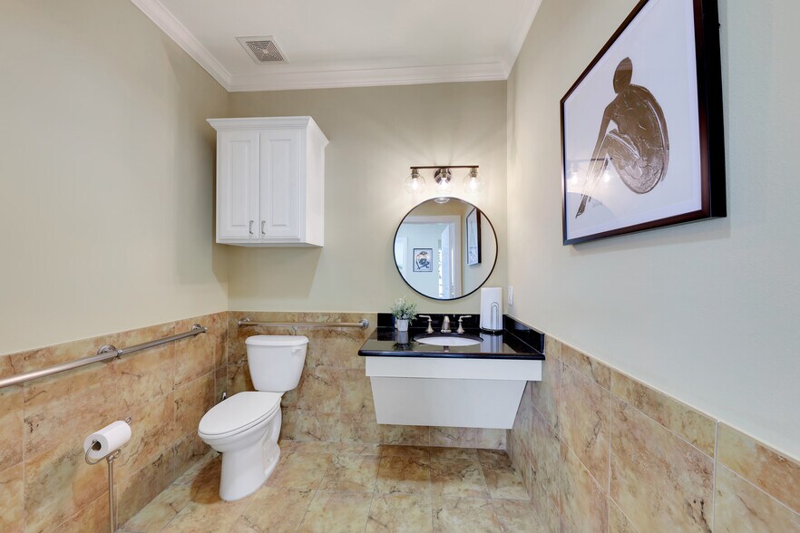 More Photos Of 860 Hebron Pky, Lewisville Medical For Sale