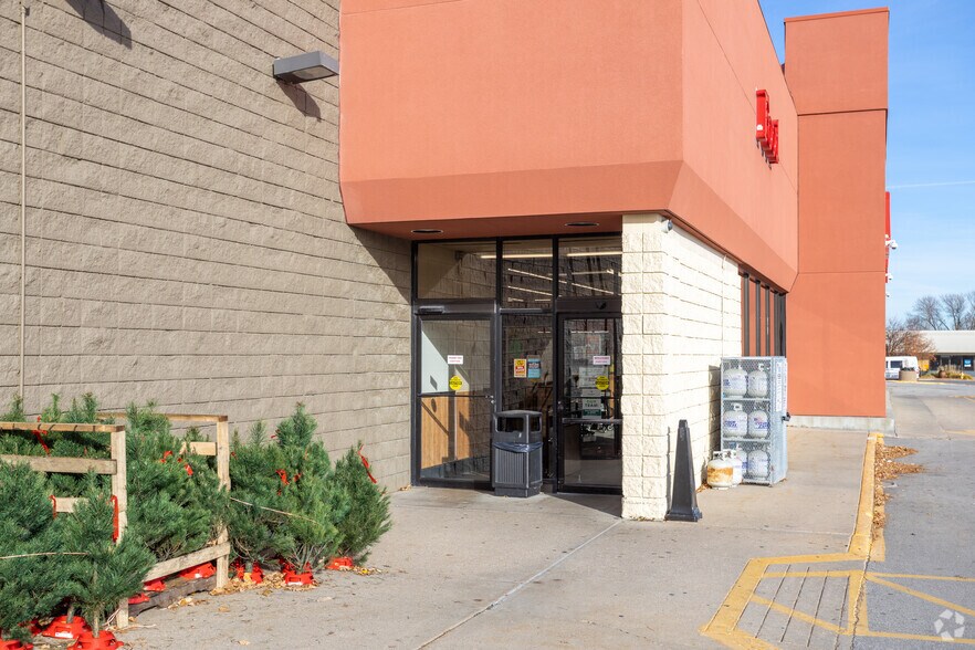 More Photos Of 5088-5120 S 108th St, Omaha Unknown For Lease