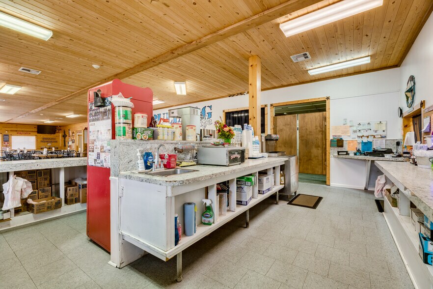 More Photos Of 714 N Main St, Sweeny Restaurant For Sale