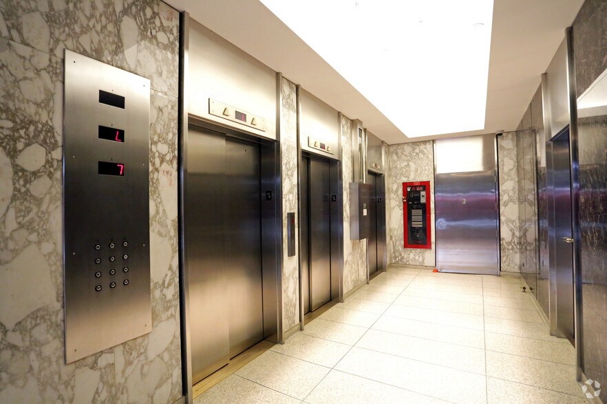 More Photos Of 42 W 39th St, New York Office For Lease