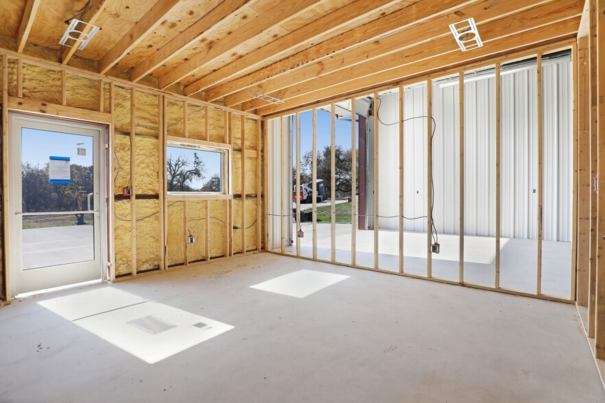 More Photos Of 14596 US Highway 75, Van Alstyne Flex For Lease