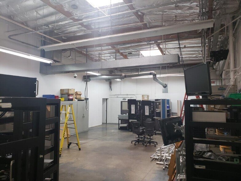 More Photos Of 1020 Chestnut St, Burbank Light Distribution For Lease