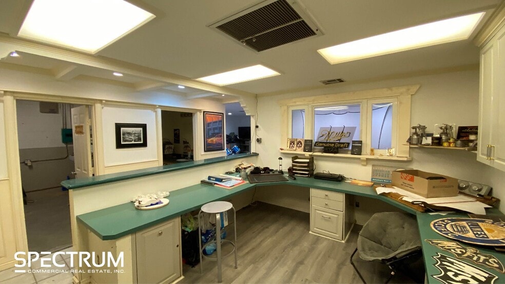 More Photos Of 10140-10158 Canoga Ave, Chatsworth Service For Lease