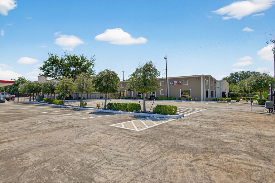 More Photos Of 918 Oak Glen Dr, Houston Industrial For Lease