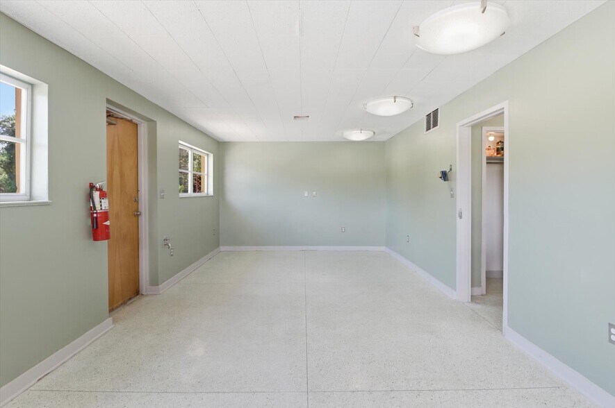 More Photos Of 18150 SE 72 Ave, Inglis Office For Sale