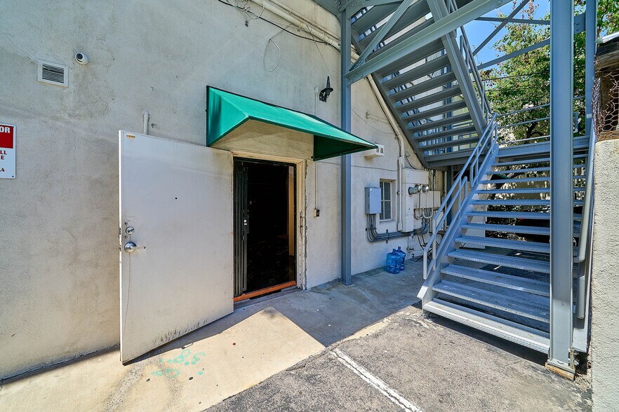 More Photos Of 112-122 S Robertson Blvd, Los Angeles Storefront Retail Office For Sale