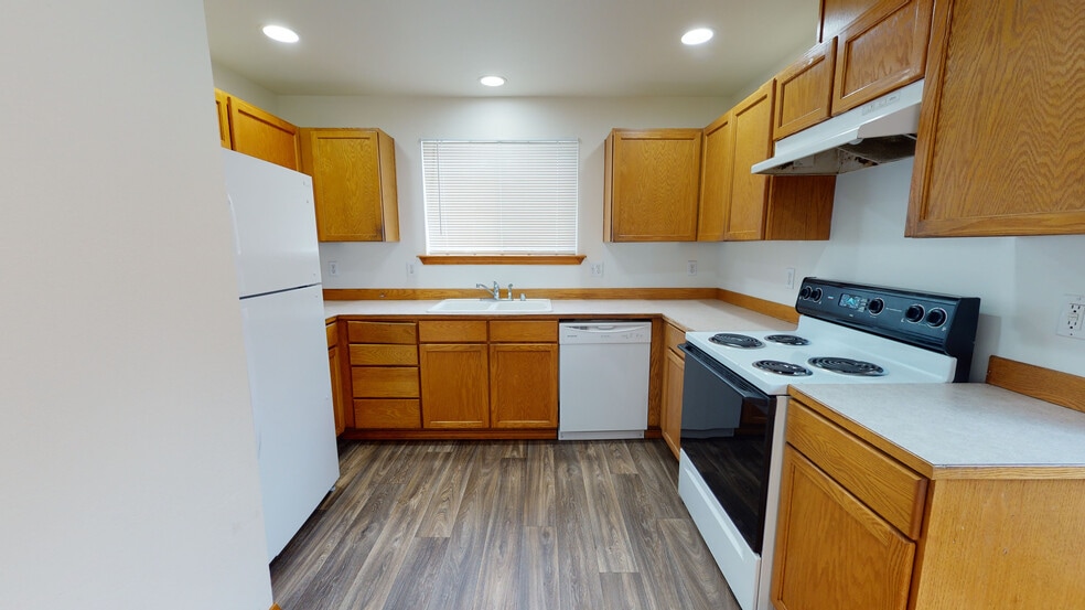 More Photos Of 113-115 W Casino Rd, Everett Apartments For Sale