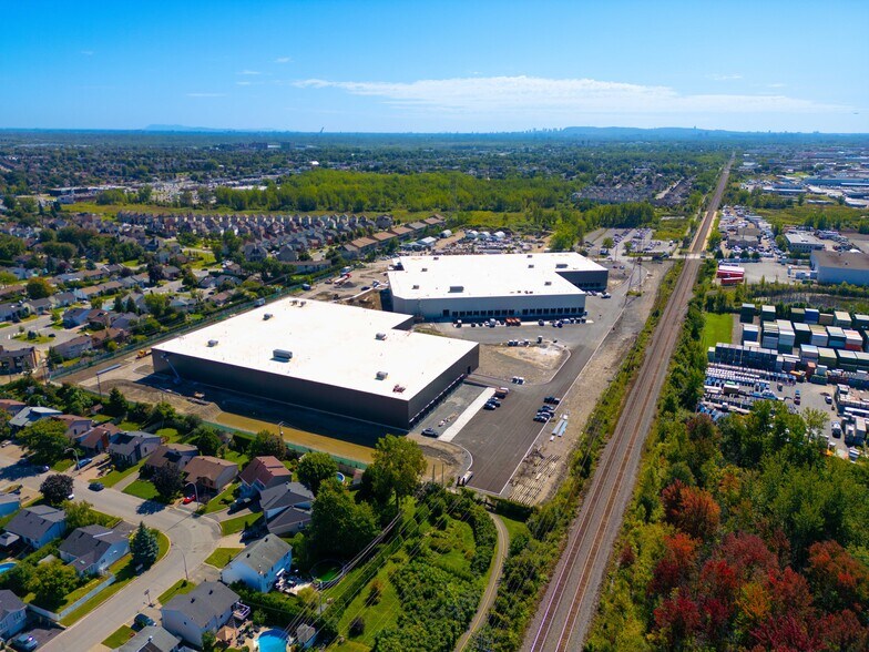More Photos Of 141 Boul Bellerose O, Laval Warehouse For Lease