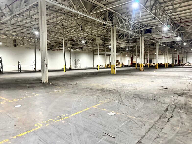 More Photos Of 815 E Kenwood Ave, Decatur Distribution For Lease