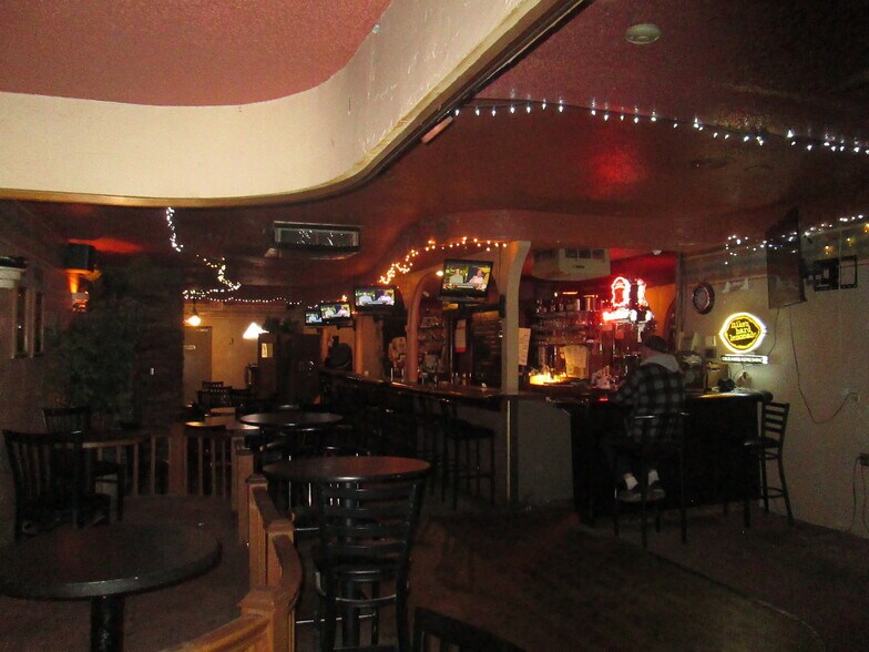 More Photos Of 117 N E St, Lakeview Specialty For Sale