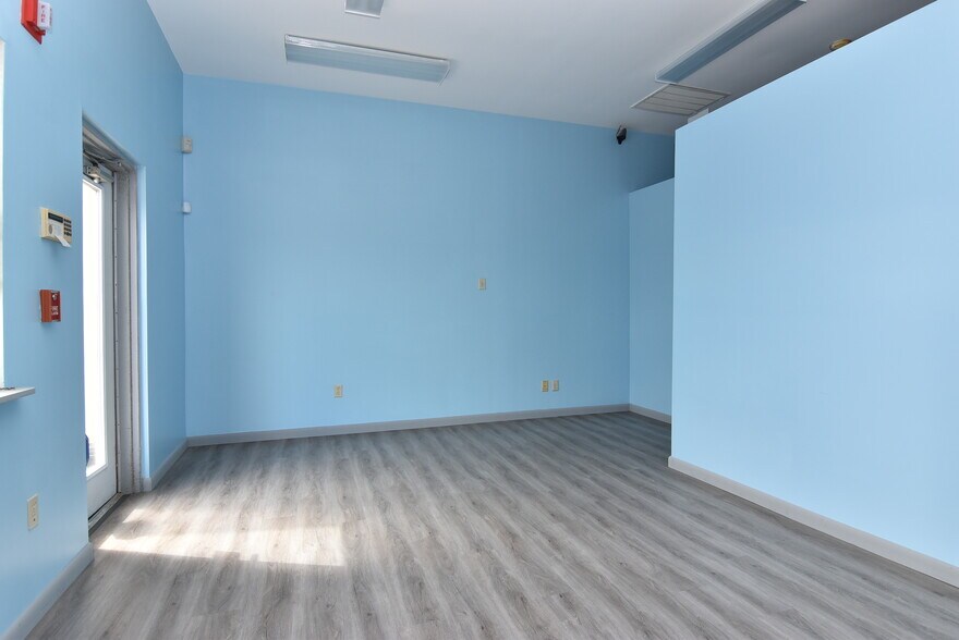 More Photos Of 30620 & 30627 Coastal Hwy, Lewes Light Distribution For Lease