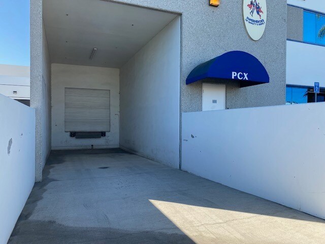 More Photos Of 17892- B Gothard St, Huntington Beach Manufacturing For Lease