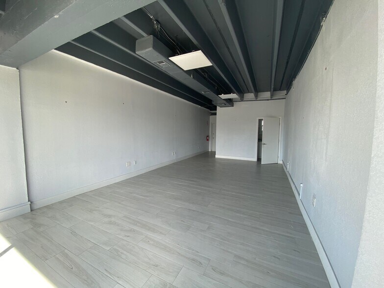 More Photos Of 491 Hialeah Dr, Hialeah Office For Lease