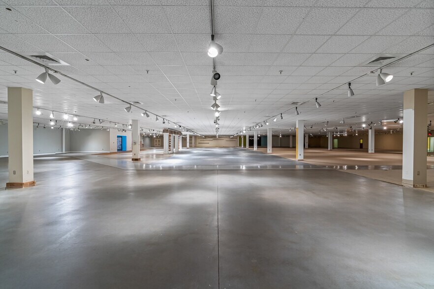 More Photos Of 205 Model Farm Rd, High Point Warehouse For Lease