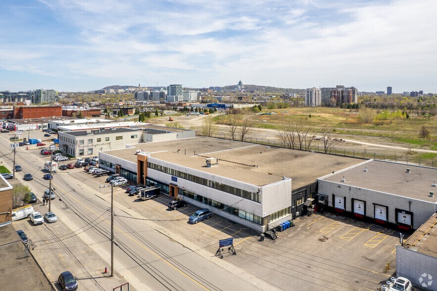 More Photos Of 5540-5610 Rue Paré, Mont-Royal Distribution For Lease