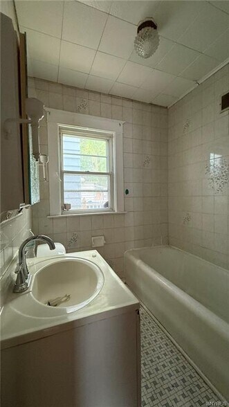 More Photos Of 1890 Linwood Ave, Niagara Falls Apartments For Sale