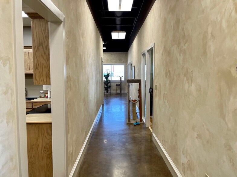 More Photos Of 2200 Garden Ln, Midland Service For Sale