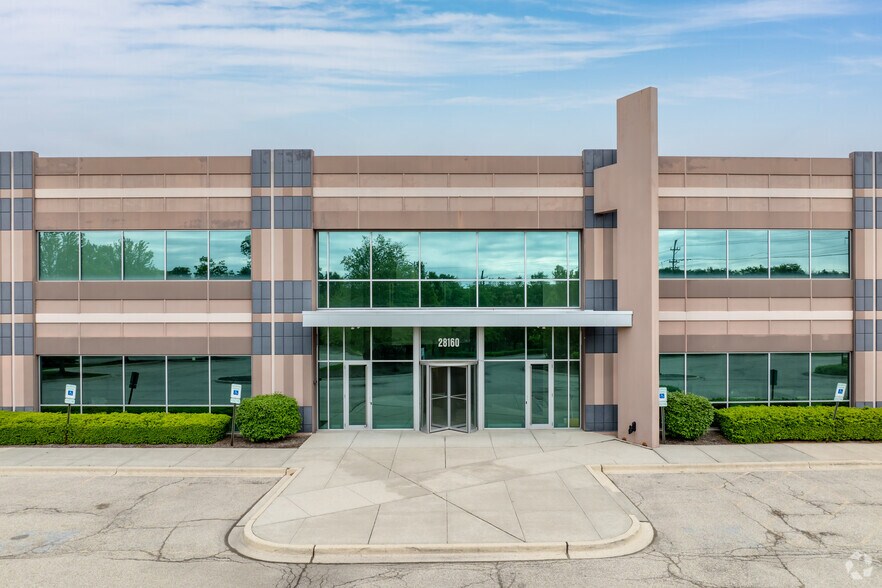 More Photos Of 28160 W Northwest Hwy, Lake Barrington Office For Lease