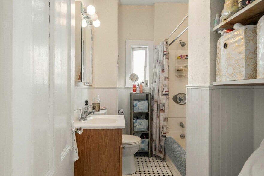 More Photos Of 5 Waveway Ave, Winthrop Apartments For Sale