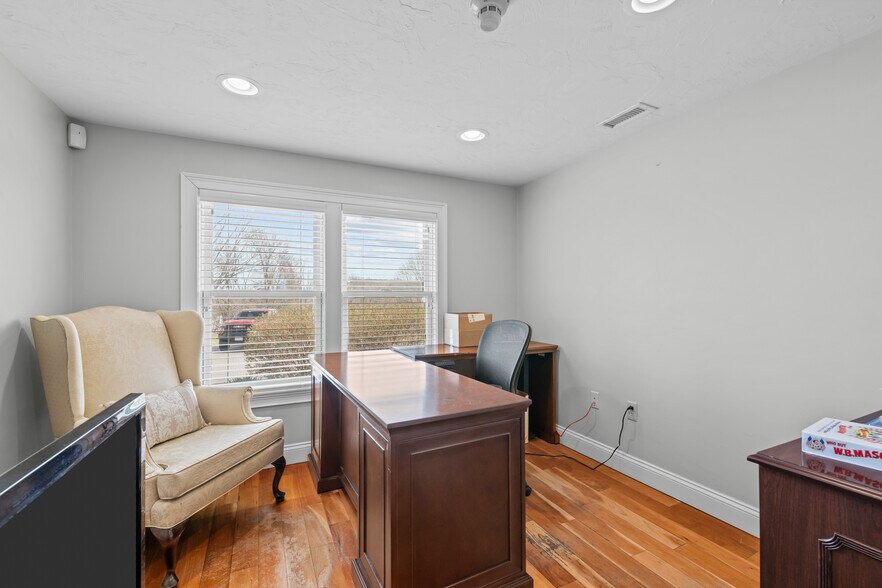 More Photos Of 385 South St, Shrewsbury Office For Sale