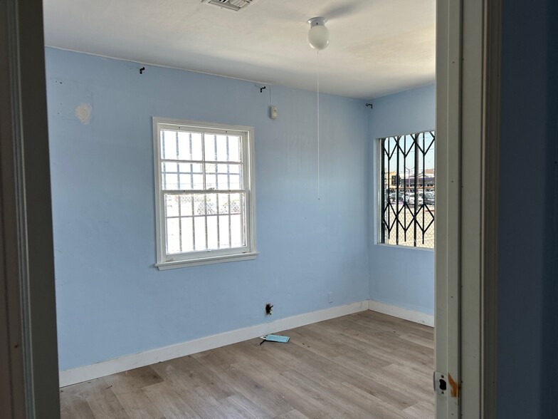 More Photos Of 8858 Flower St, Bellflower Freestanding For Lease