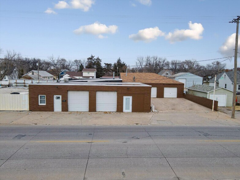 More Photos Of 812 9th Ave, Council Bluffs Warehouse For Sale