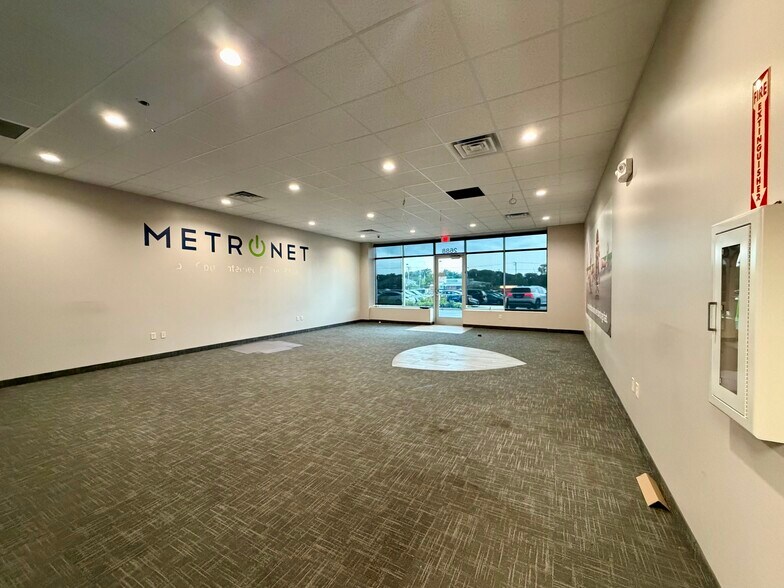 More Photos Of 2688 DeKalb Ave, Sycamore Freestanding For Lease