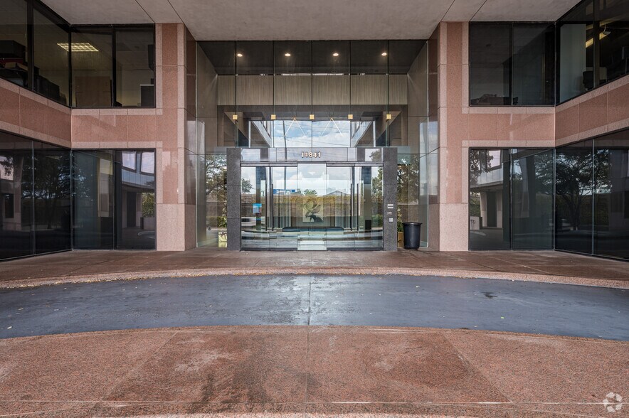 More Photos Of 14841 N Dallas Pky, Addison Office For Lease