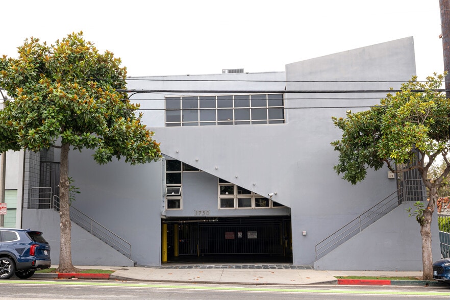 Primary Photo Of 1750 14th St, Santa Monica Loft Creative Space For Lease