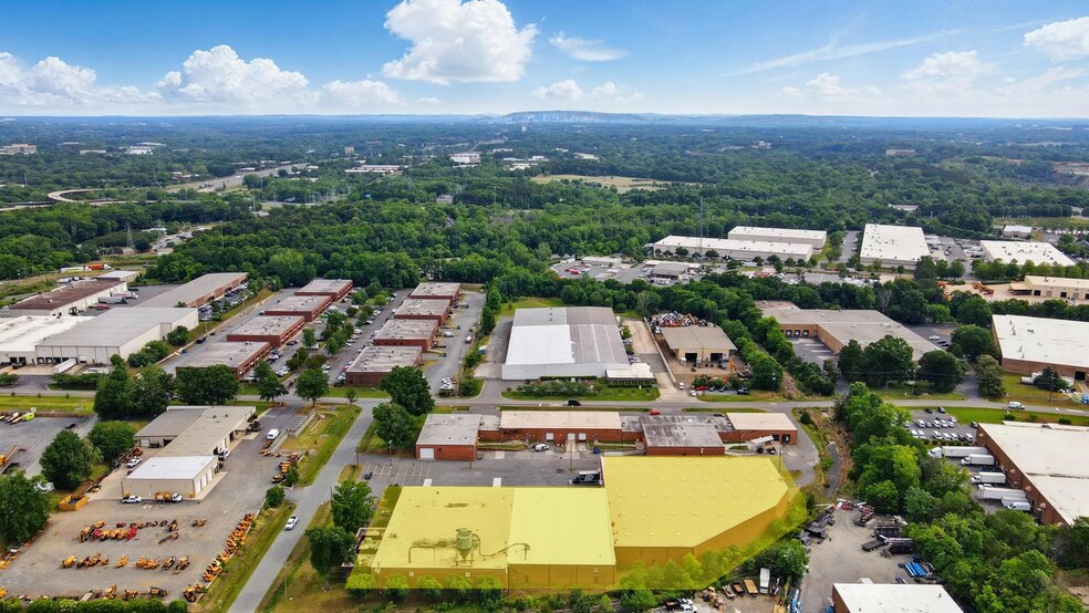 More Photos Of 10901 Carpet St, Charlotte Warehouse For Sale