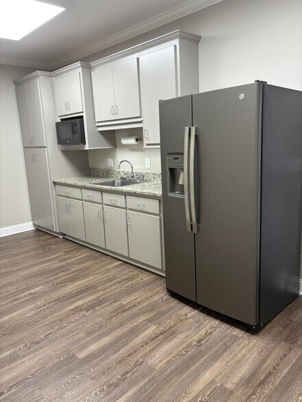 More Photos Of 8316 Rivers Ave, North Charleston Office For Lease