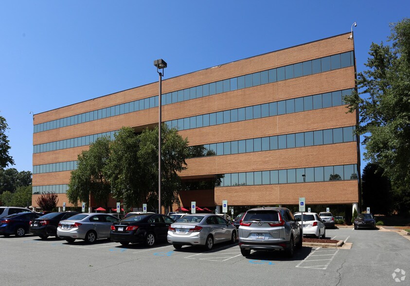 More Photos Of 799 Hanes Mall Blvd, Winston-Salem Office For Lease