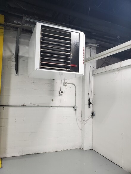 More Photos Of 6550 W Ridge Rd, Erie Warehouse For Lease