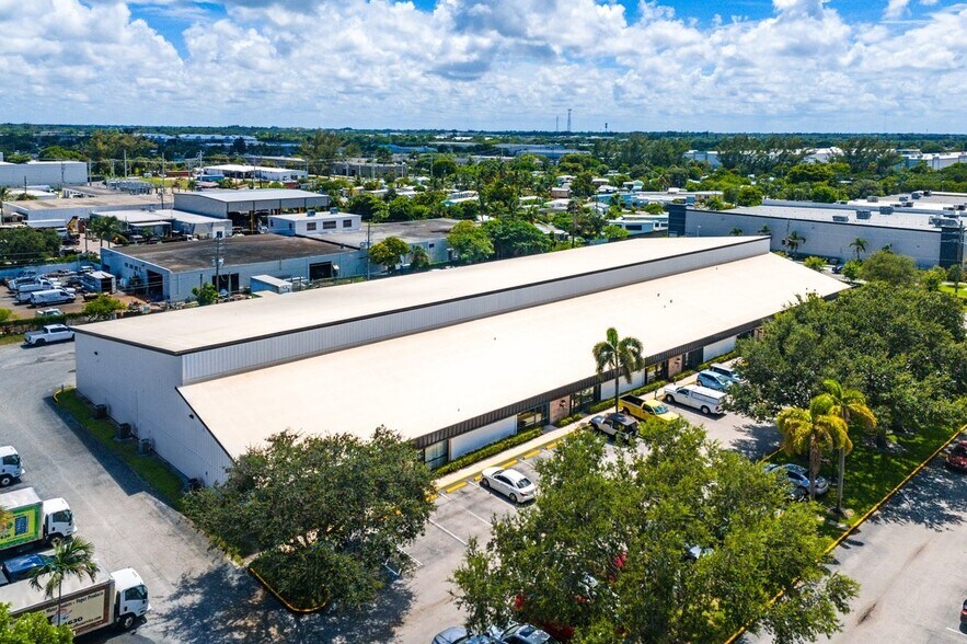 More Photos Of 1967-1985 10th Ave N, Lake Worth Beach Distribution For Sale