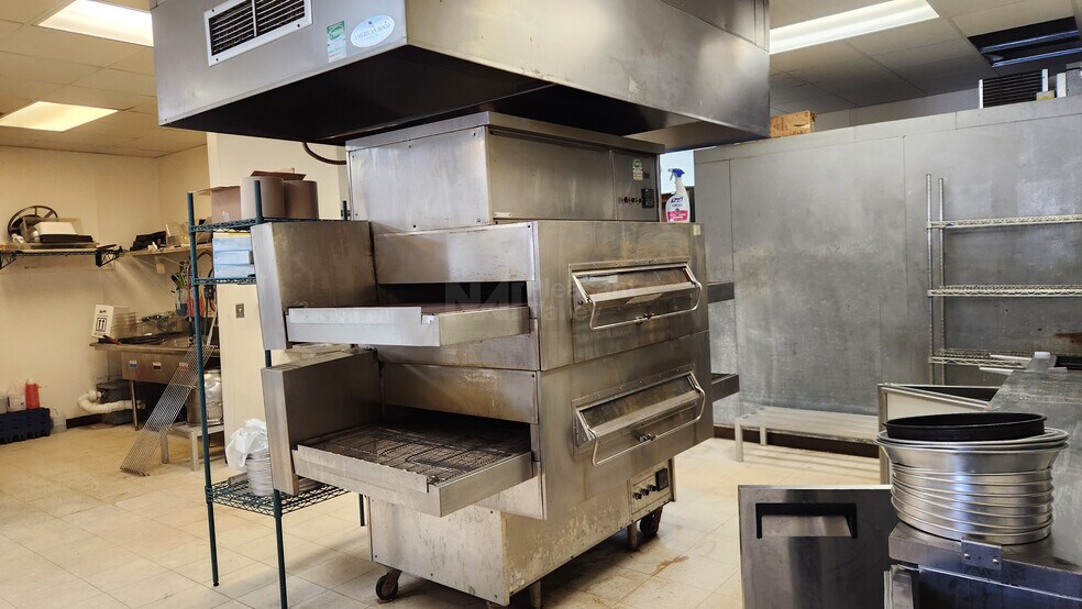 More Photos Of 35 N Cleveland Ave, Mogadore General Retail For Lease