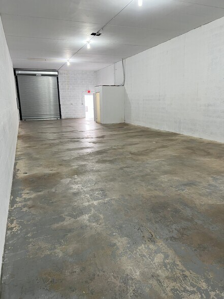 More Photos Of 6854 NW 75th St, Medley Warehouse For Lease