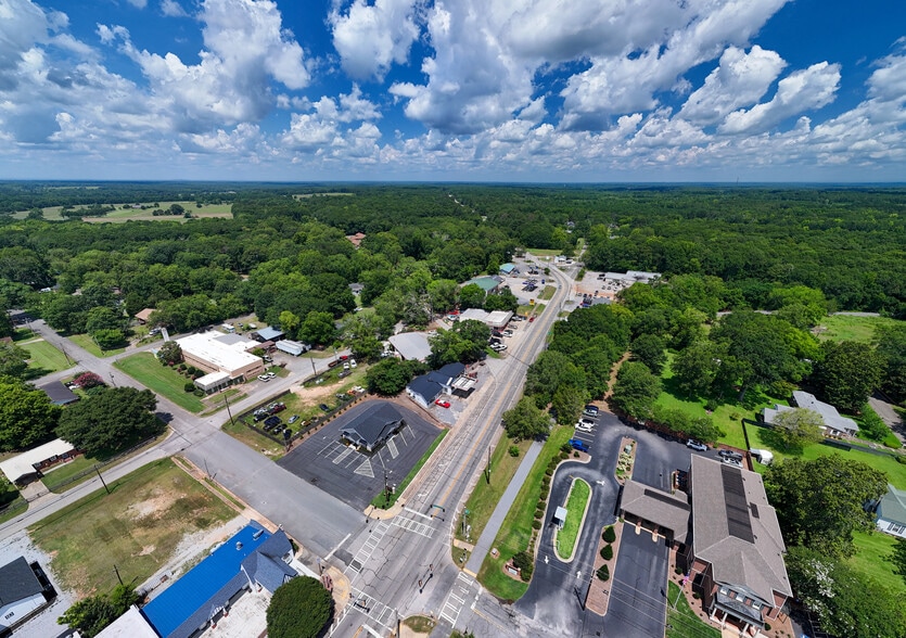 More Photos Of 217 Main St, Pine Mountain General Retail For Sale