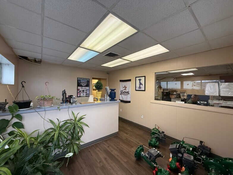 More Photos Of 1202 Washington, South Houston Industrial For Sale