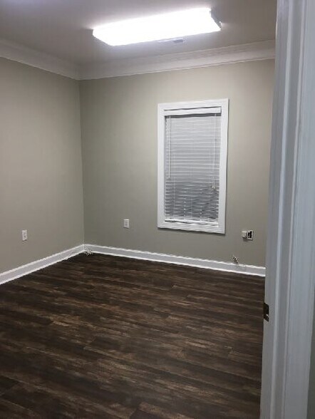 More Photos Of 6501 Creedmoor Rd, Raleigh Office Residential For Lease
