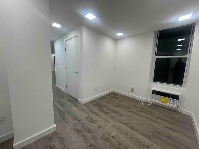 More Photos Of 128 W 13th St, New York Apartments For Lease