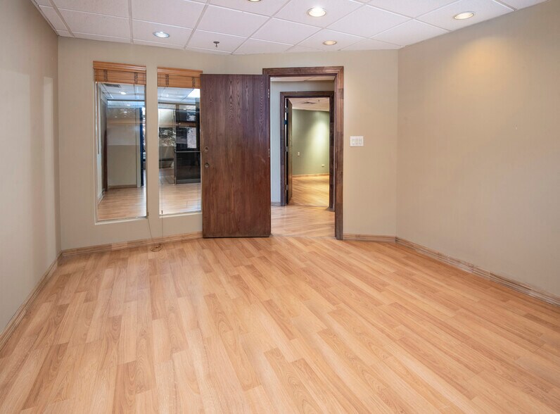 More Photos Of 47 E Beaver Creek Blvd, Avon Hotel For Lease