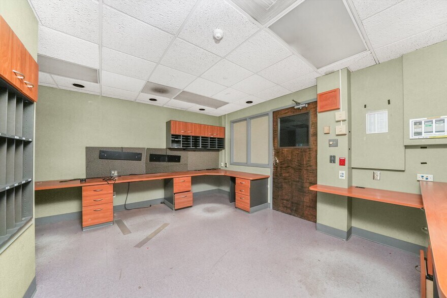 More Photos Of 2400 N Rockton Ave, Rockford Hospital For Lease