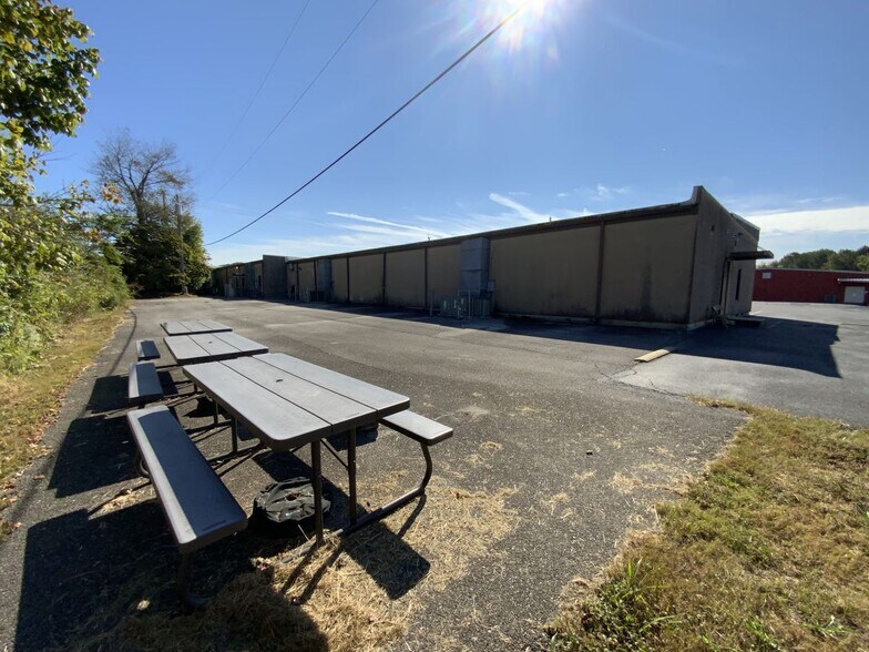 More Photos Of 2415 N Gateway Ave, Harriman Medical For Sale