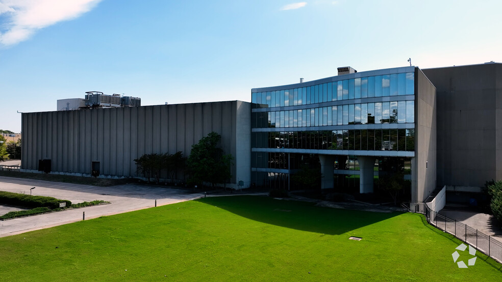 Primary Photo Of 495 Union Ave, Memphis Office For Sale