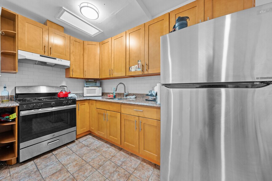 More Photos Of 253-09 Northern Blvd, Flushing Storefront Retail Residential For Sale