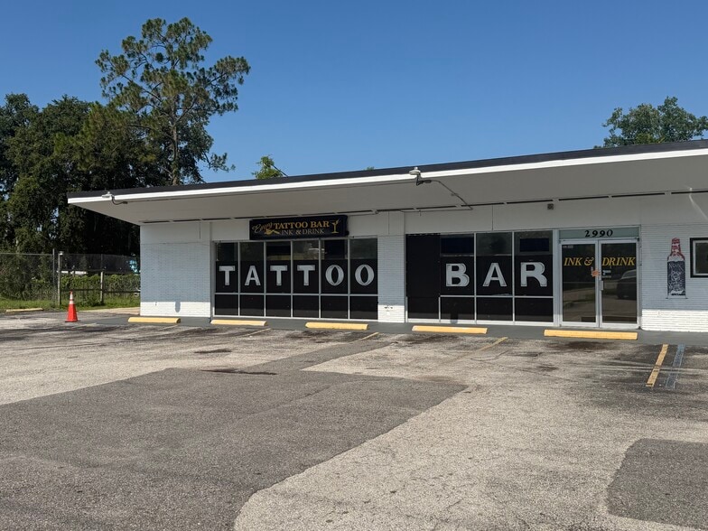 More Photos Of 2986-2990 S Sanford Ave, Sanford Freestanding For Lease